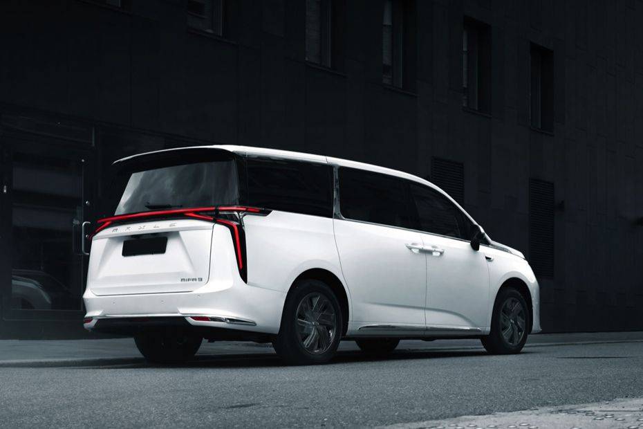 View Maxus Mifa 9 Full EV Opsi Menarik Selain Toyota Alphard GIIAS