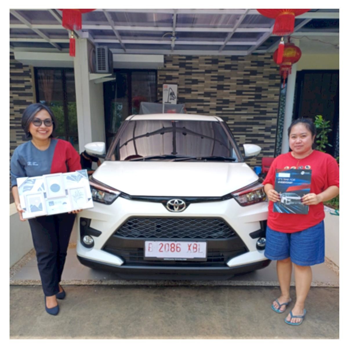 Raize 1.0 T G CVT Putih