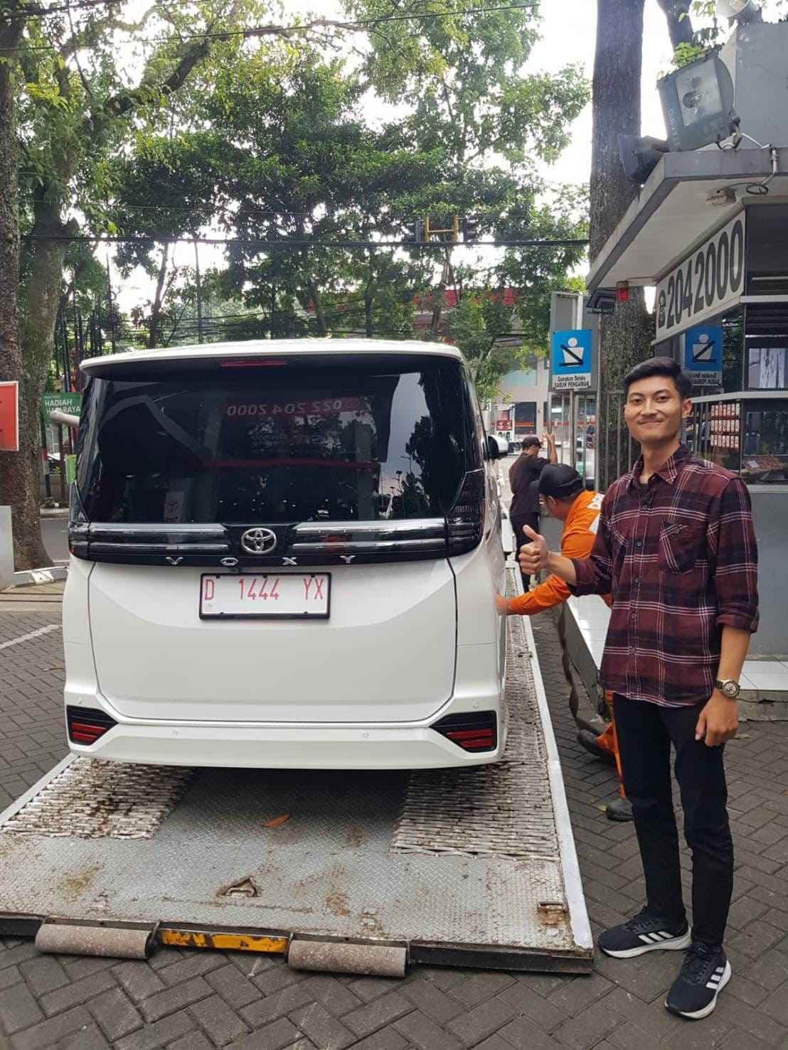 Delivery Toyota all new Voxy