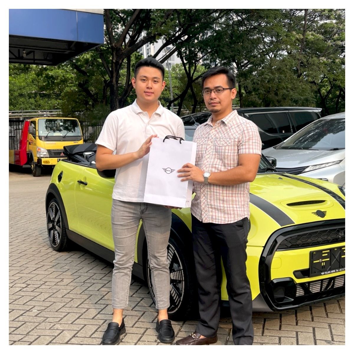 Pengiriman Unit Mini Cooper Cabrio 
