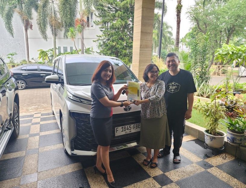 Delivery Toyota Voxy