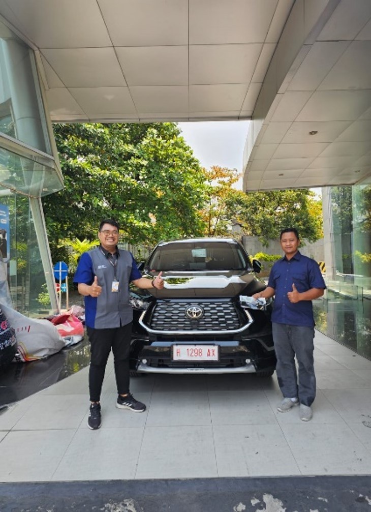 Serah Terima Unit Toyota Zenix Q