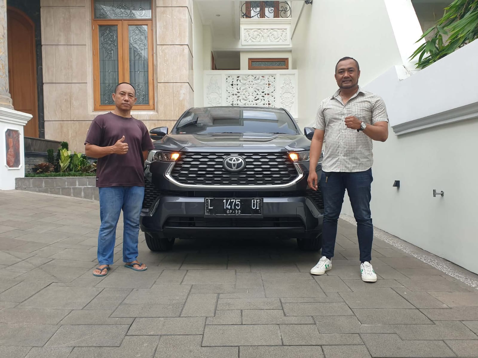 Serah terima unit Toyota Innova Zen