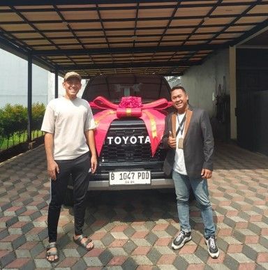 Serah Terima Unit Toyota Land Cruis