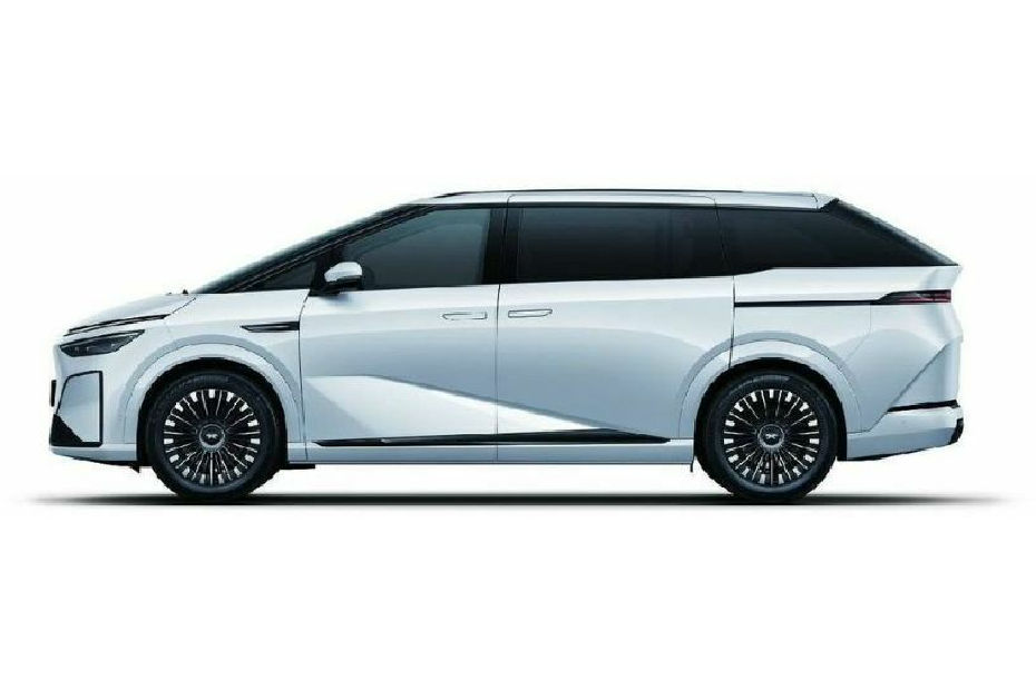 XPENG X9 Nebula White