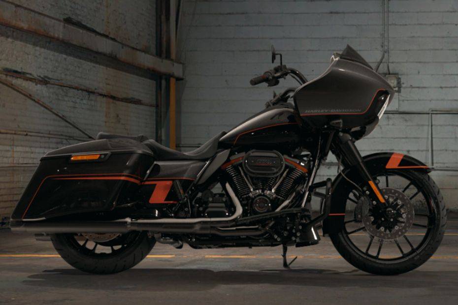 Discontinued Harley Davidson CVO Road Glide Features & Specs | Oto