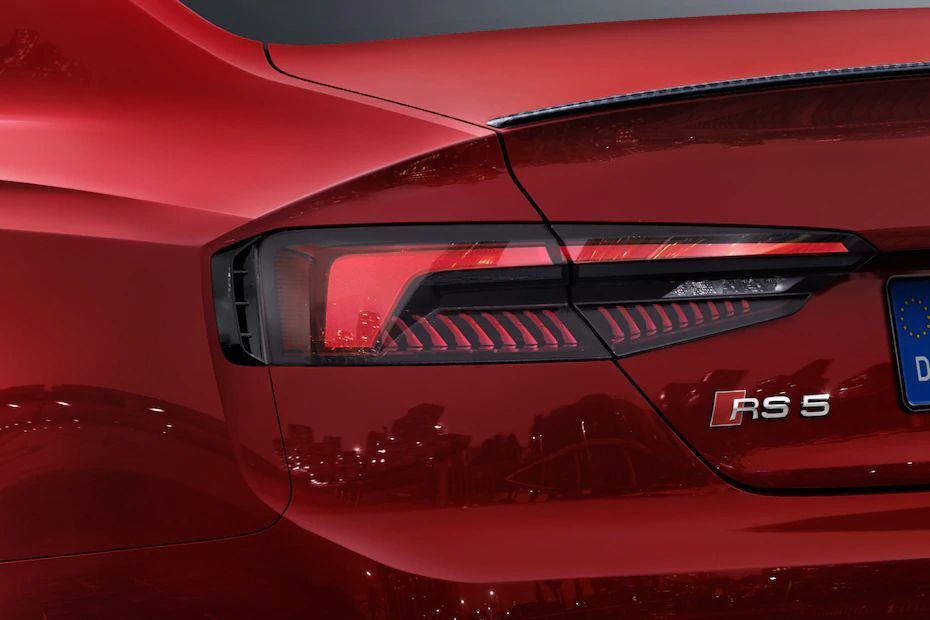 Audi RS5 lampu belakang