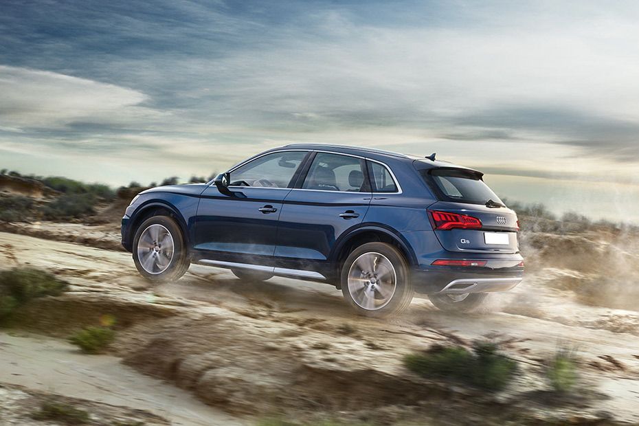 Rear Cross Side View of Audi Q5 Rear Cross Side View of Audi Q5