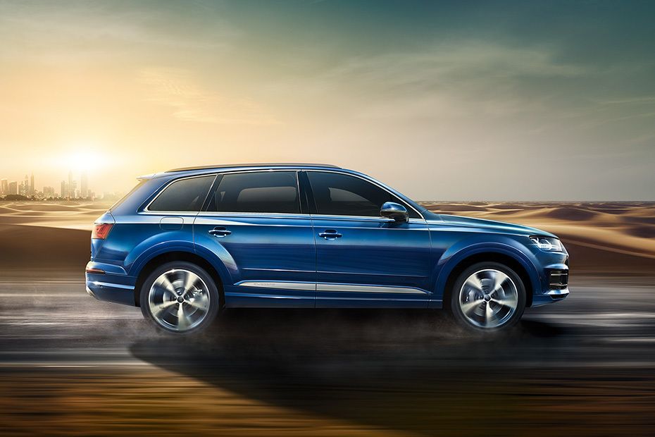 Audi Q7 Drivers Sideview Audi Q7 Drivers Sideview