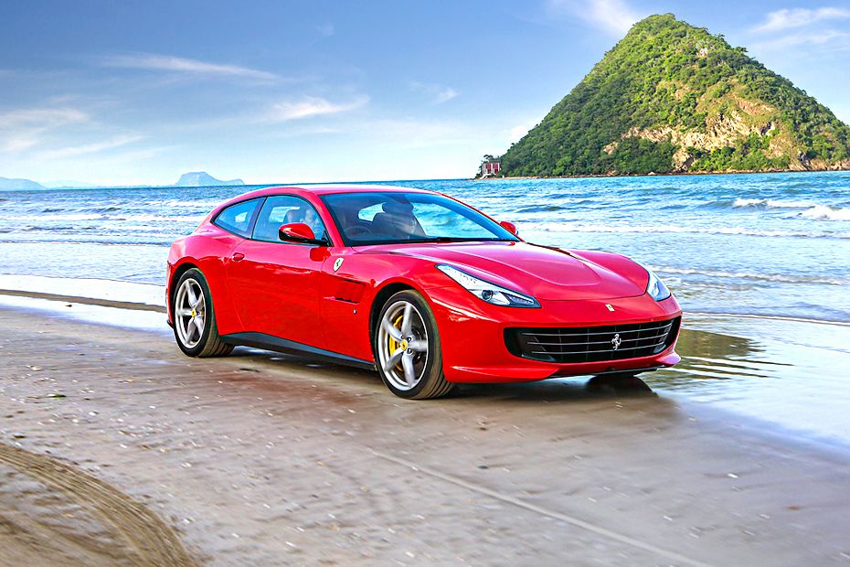 Tampak Depan Bawah Ferrari GTC4Lusso T