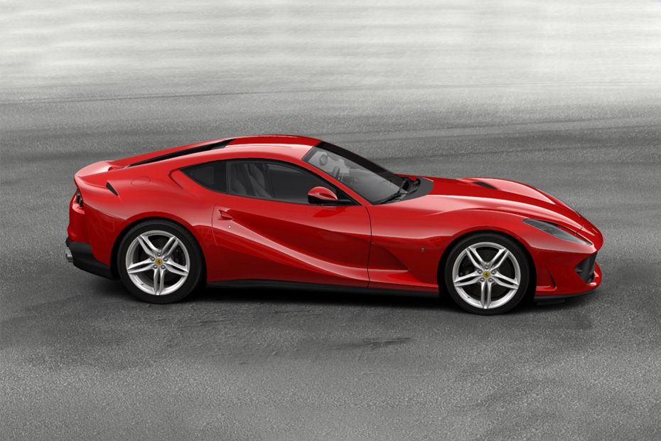 Tampak kanan Ferrari 812 Superfast