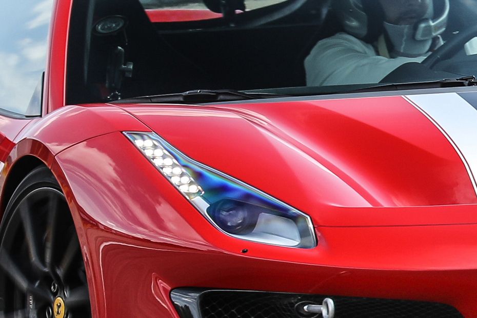 Lampu depan 488 Pista