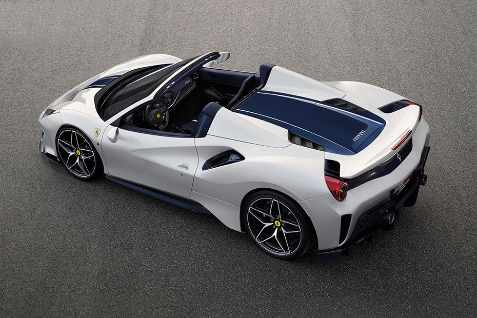 Tampak belakang serong 488 Pista Spider