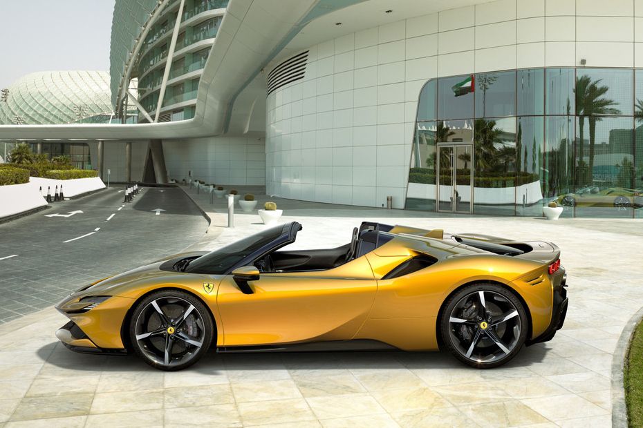 Tampak samping SF90 Spider Tampak samping SF90 Spider