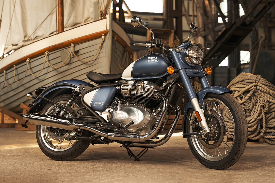 Royal Enfield Classic 650 Tampak belakang serong Royal Enfield Classic 650 Tampak belakang serong