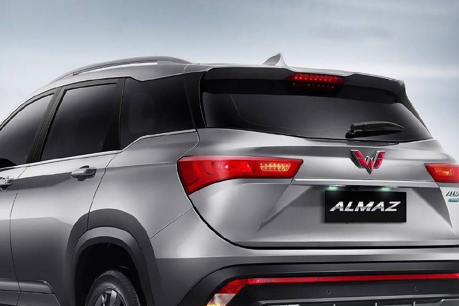 Wuling Almaz Smart Enjoy MT Daftar Harga Promo Spek Galeri