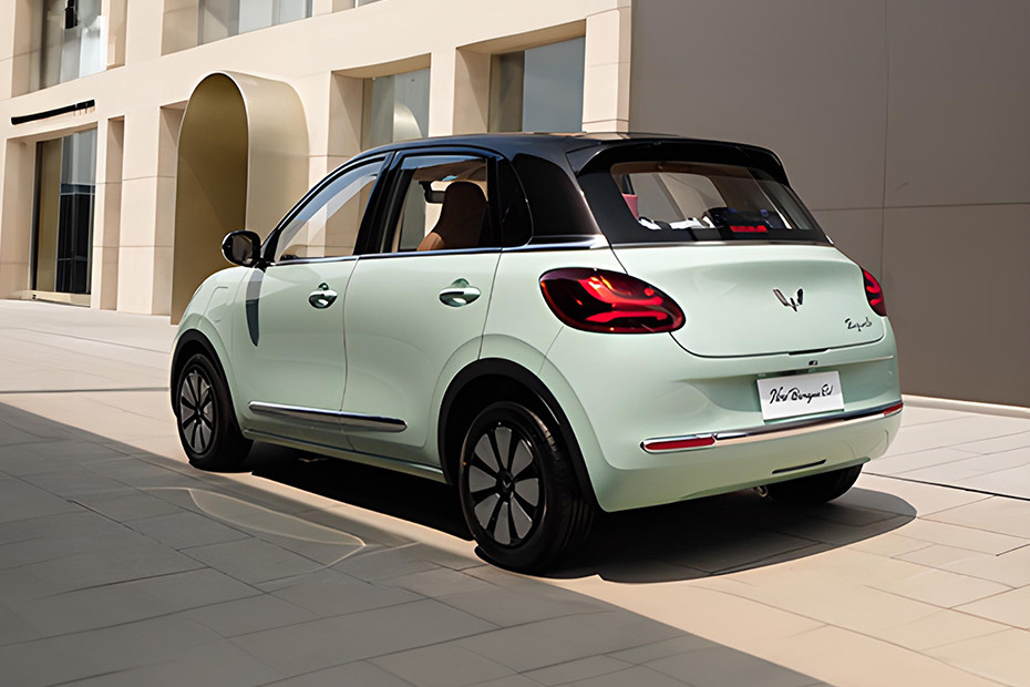 Rear Cross Side View of Wuling Binguo EV Rear Cross Side View of Wuling Binguo EV