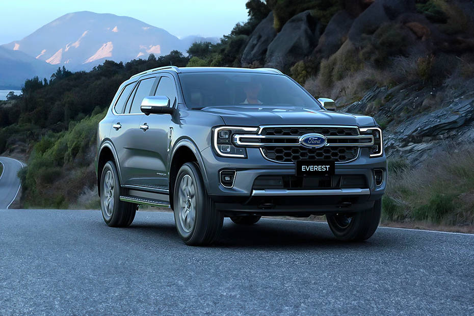 Mobil Ford Everest 2.0 Titanium 4X4 10 AT 2025 di Indonesia