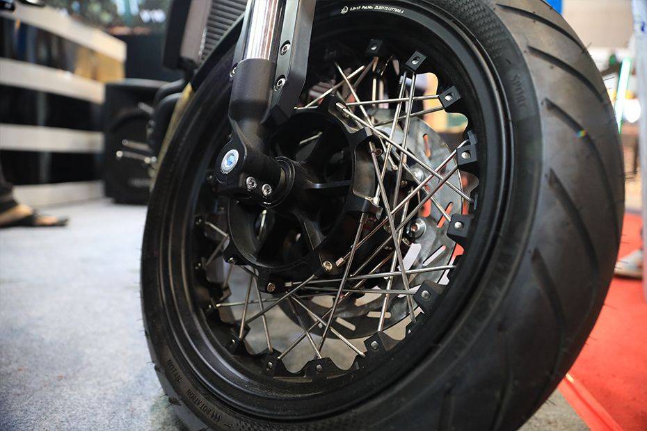 Front brake. Ducati 900 диск колесный. Колеса Kineo Moto. Переднее колесо Дукати 848. Ducati Wheels.