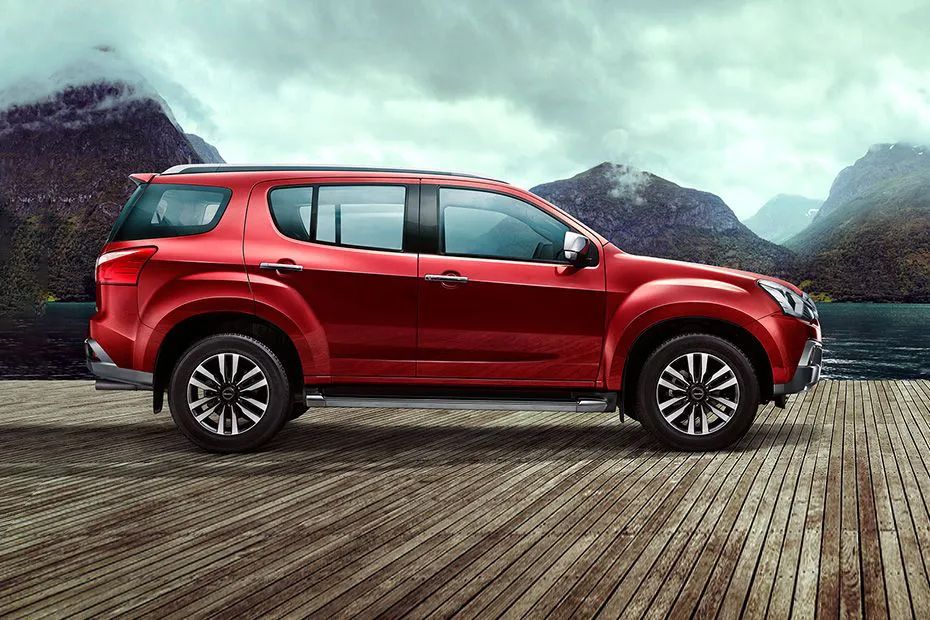 Isuzu MuX Drivers Sideview Isuzu MuX Drivers Sideview