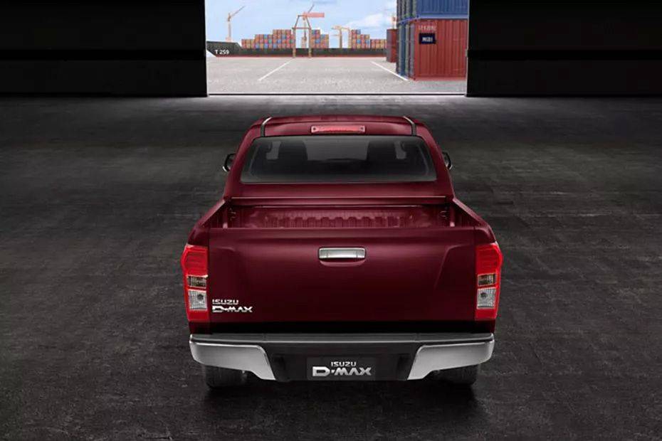 Tampak belakang D Max (2016-2021) Tampak belakang D Max (2016-2021)