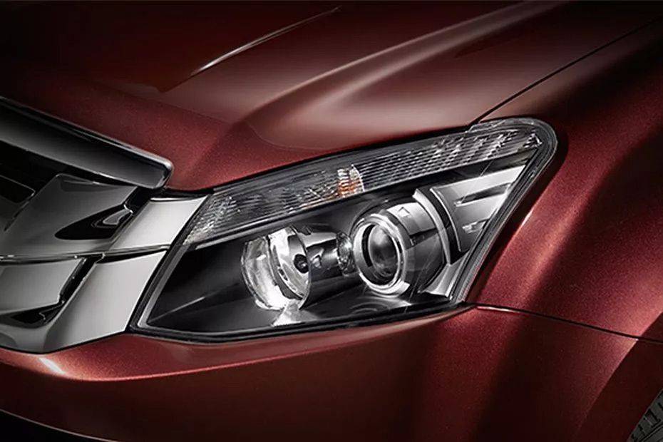 Lampu depan D Max (2016-2021) Lampu depan D Max (2016-2021)