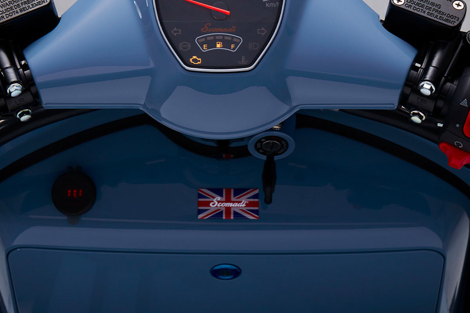 Power outlet Scomadi Turismo Piccolo 150i