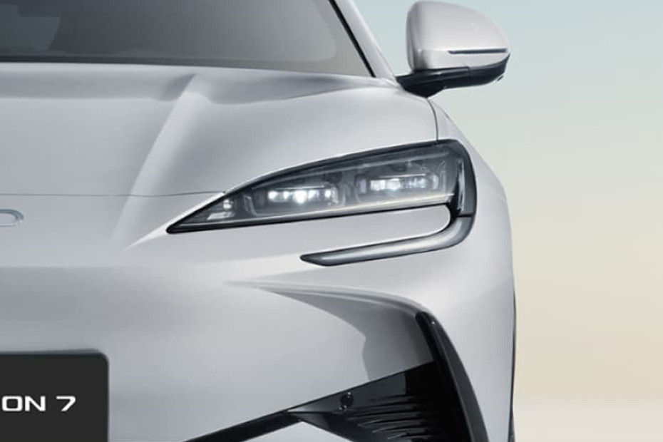 Lampu depan Sealion 7 Lampu depan Sealion 7