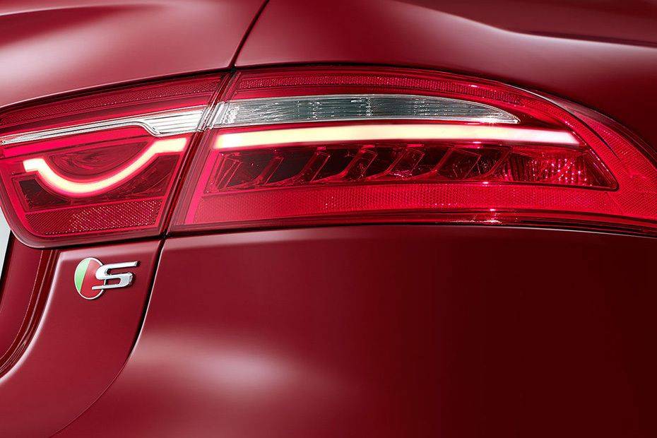 Jaguar XE  Tail Light