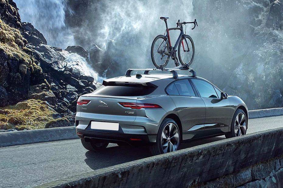 Tampak belakang tengah I-PACE Tampak belakang tengah I-PACE