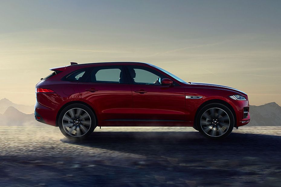 Tampak kanan Jaguar F PACE Tampak kanan Jaguar F PACE