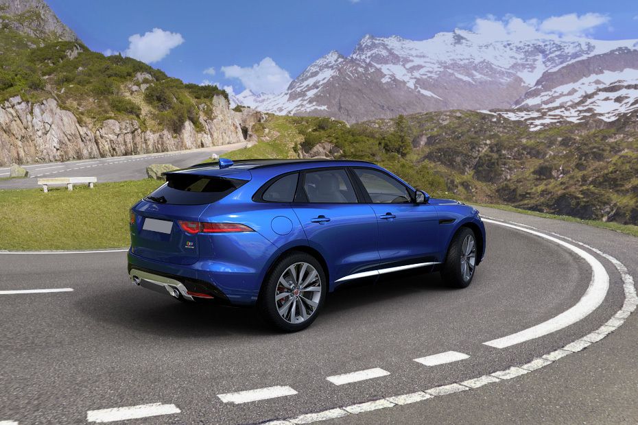 Tampak belakang F PACE Tampak belakang F PACE