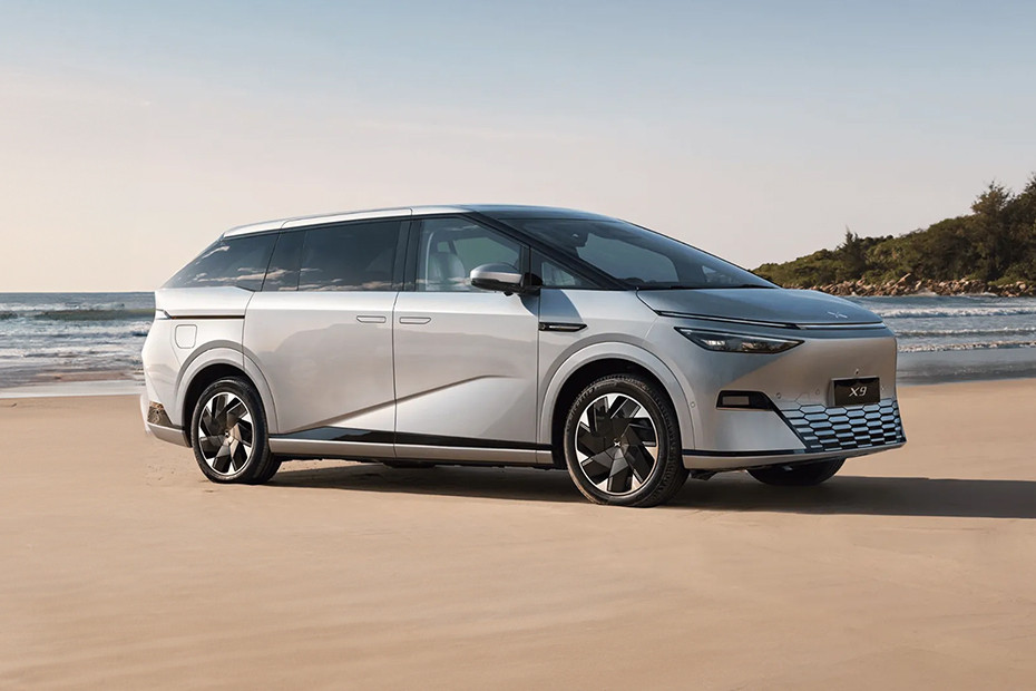 XPENG X9 Front Cross Side View XPENG X9 Front Cross Side View