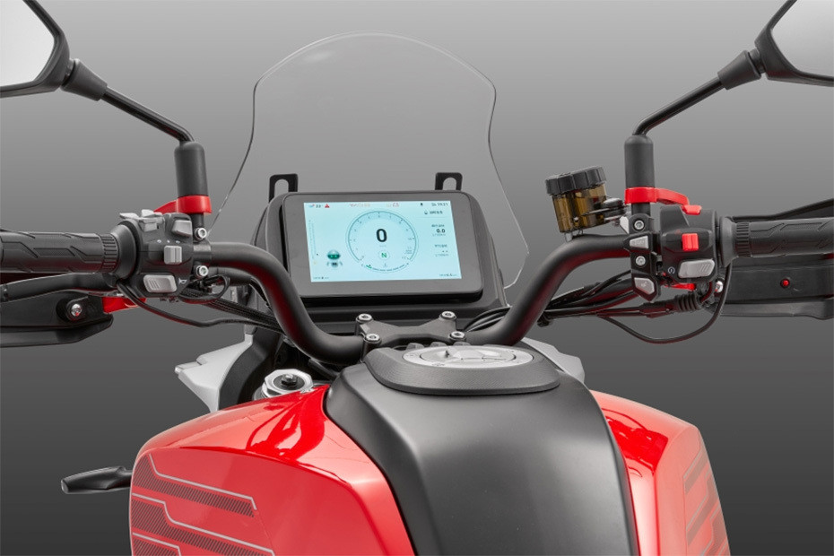 QJ Motor Tourino 700 SX Console View