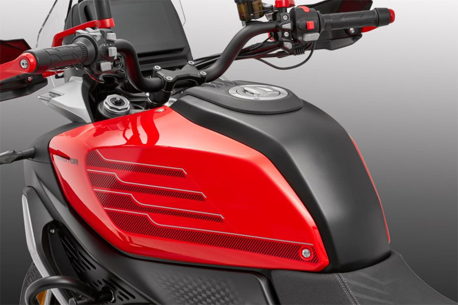 QJ Motor Tourino 700 SX Fuel Tank View