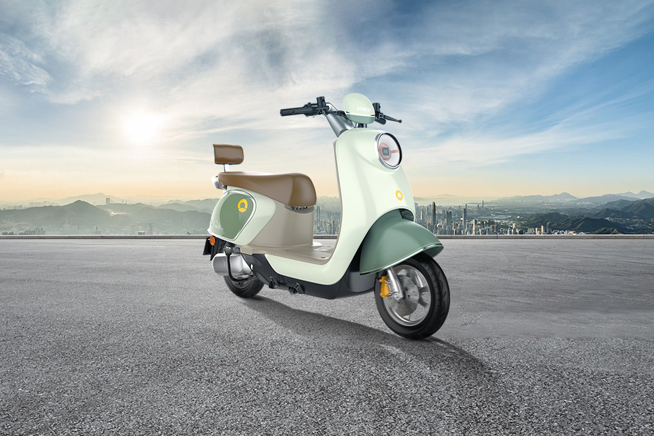 Sunra Q5 Slant Rear View Full Image