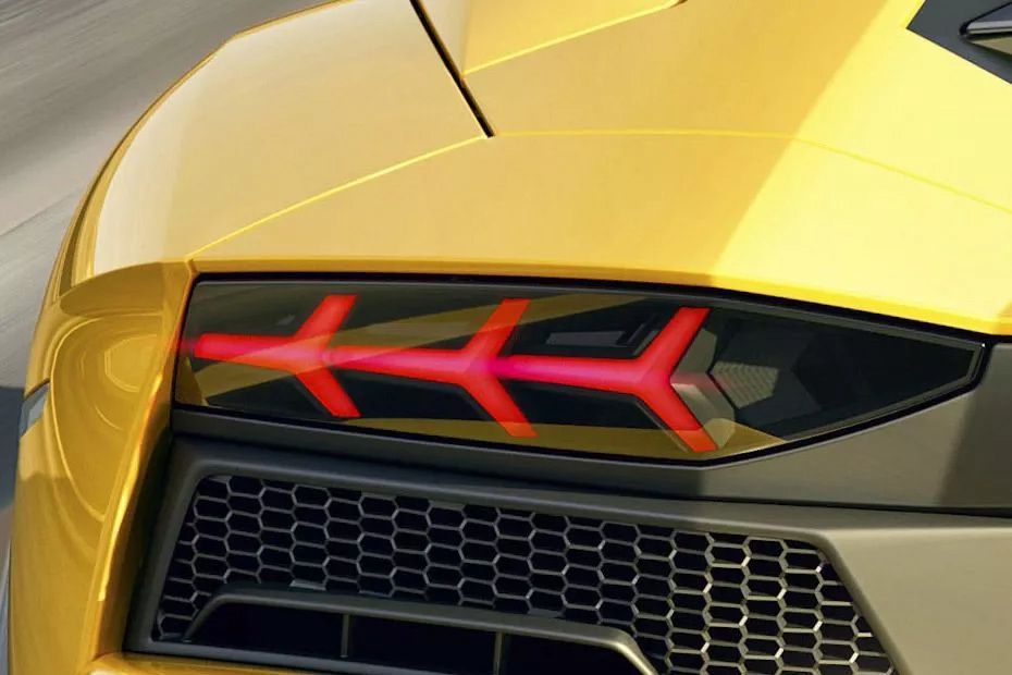 Lamborghini Aventador lampu belakang