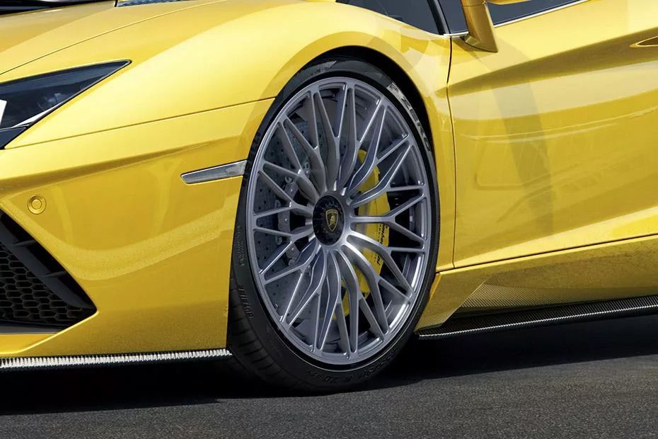 Lamborghini Aventador Wheel
