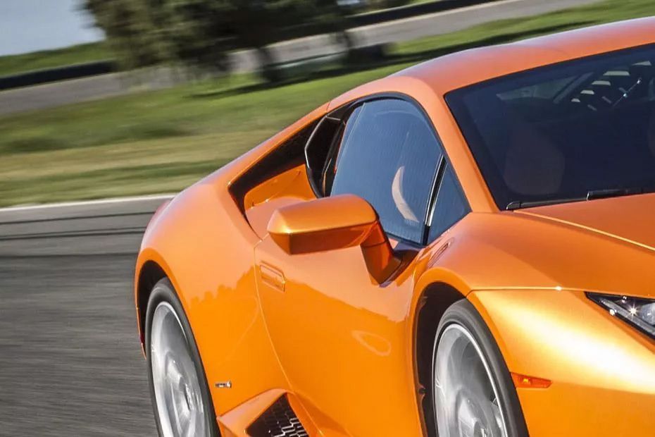 Lamborghini Huracan Drivers Side Mirror Front Angle