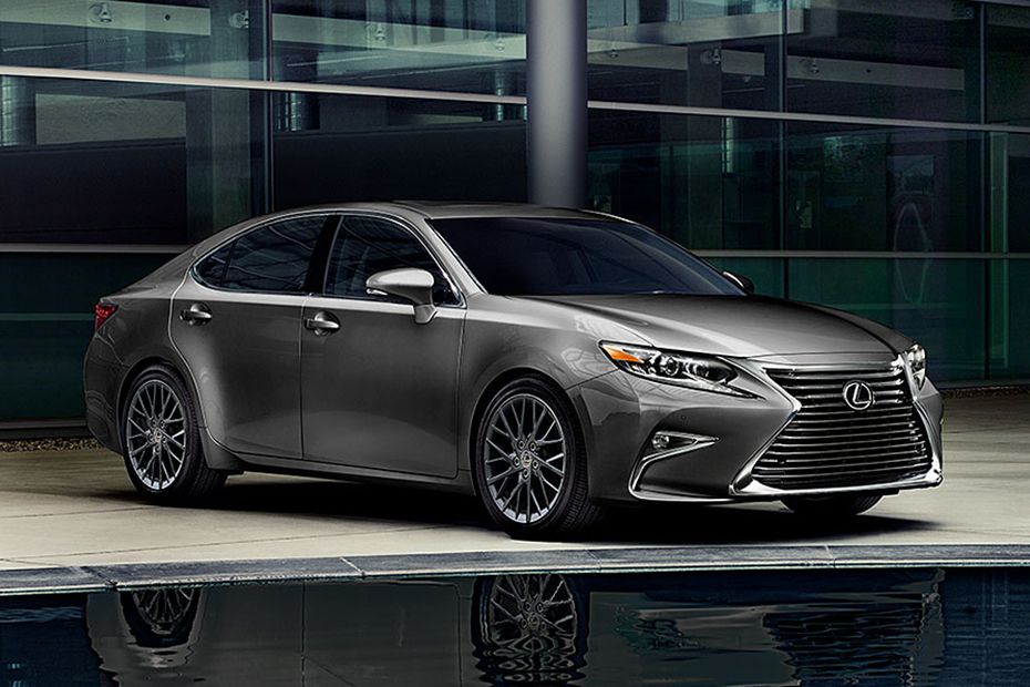Lexus ES (2013-2018) Front Cross Side View