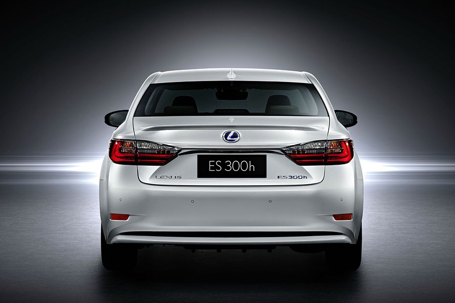 Full Rear View of Lexus ES (2013-2018)