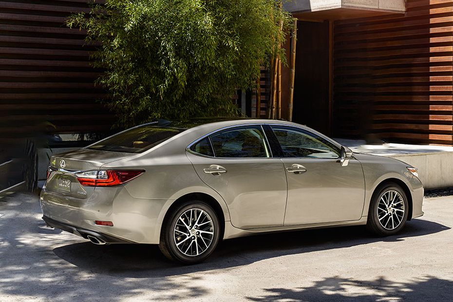 ES (2013-2018) Rear angle view