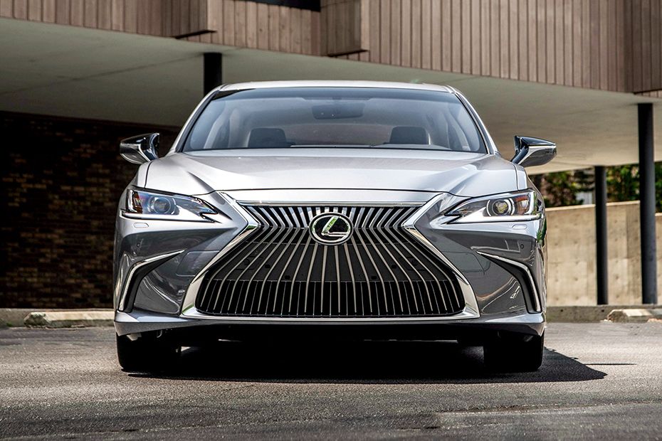 Tampak Depan Lexus ES Tampak Depan Lexus ES
