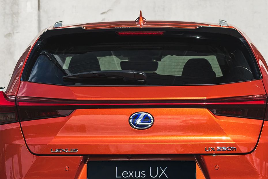 Lexus UX  Antena atap