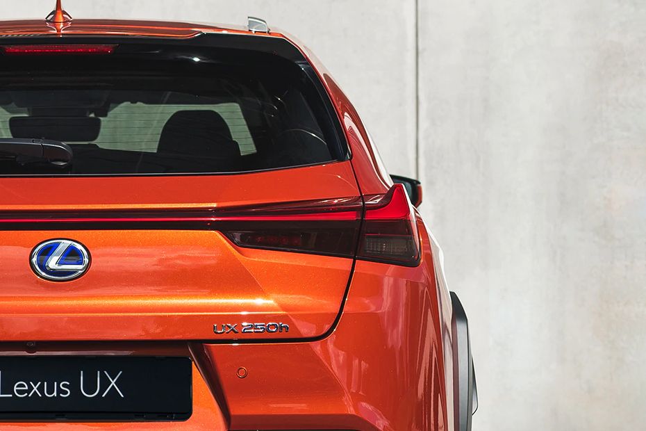 Lexus UX  lampu belakang