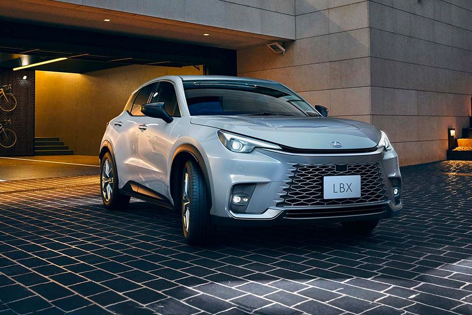Mobil Lexus LBX Luxury 2026 di Indonesia