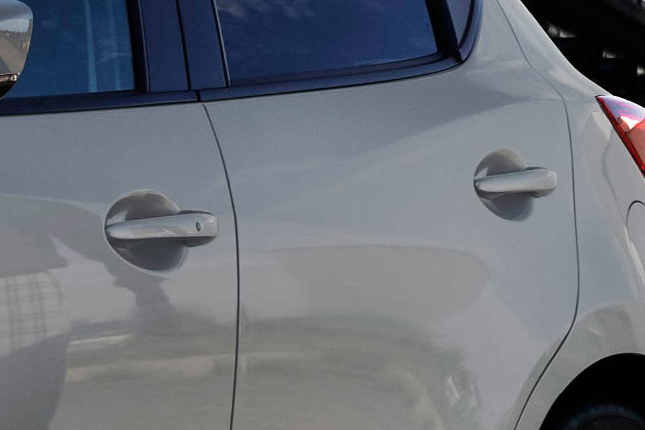 Mazda 2  handle pintu