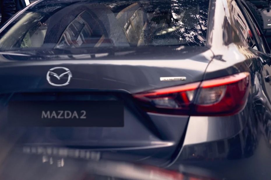 Mazda 2 Sedan lampu belakang