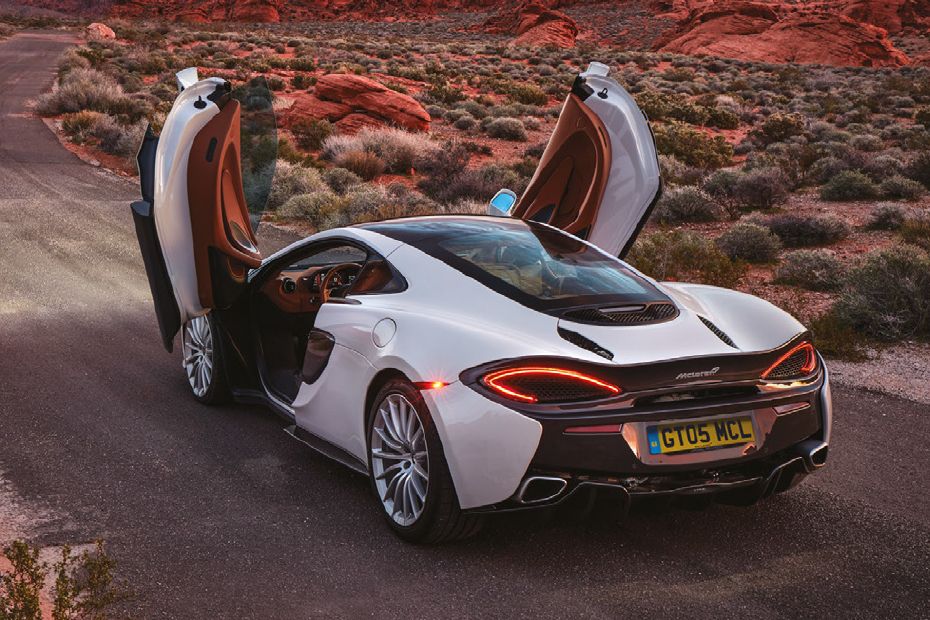 Semua pintu 570GT terbuka Semua pintu 570GT terbuka