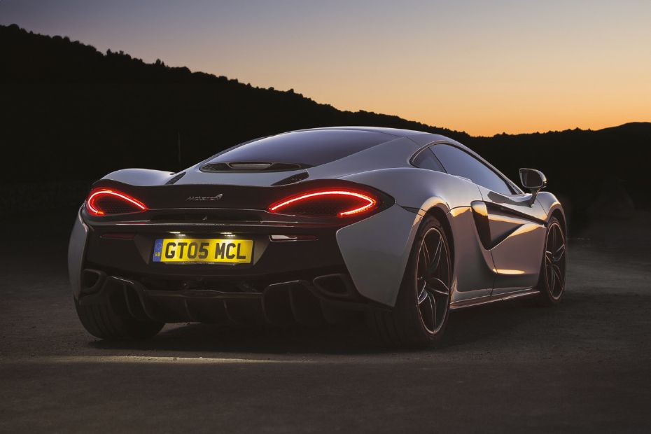 Tampak belakang 570GT Tampak belakang 570GT